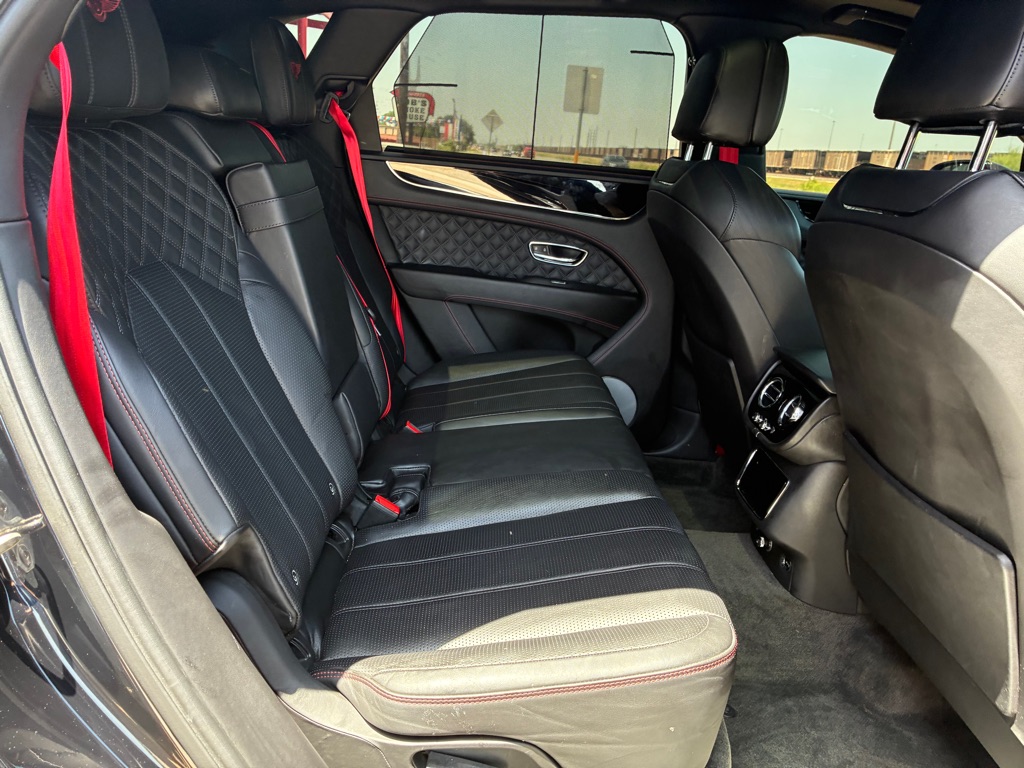 Photo 47 of this BENTLEY BENTAYGA