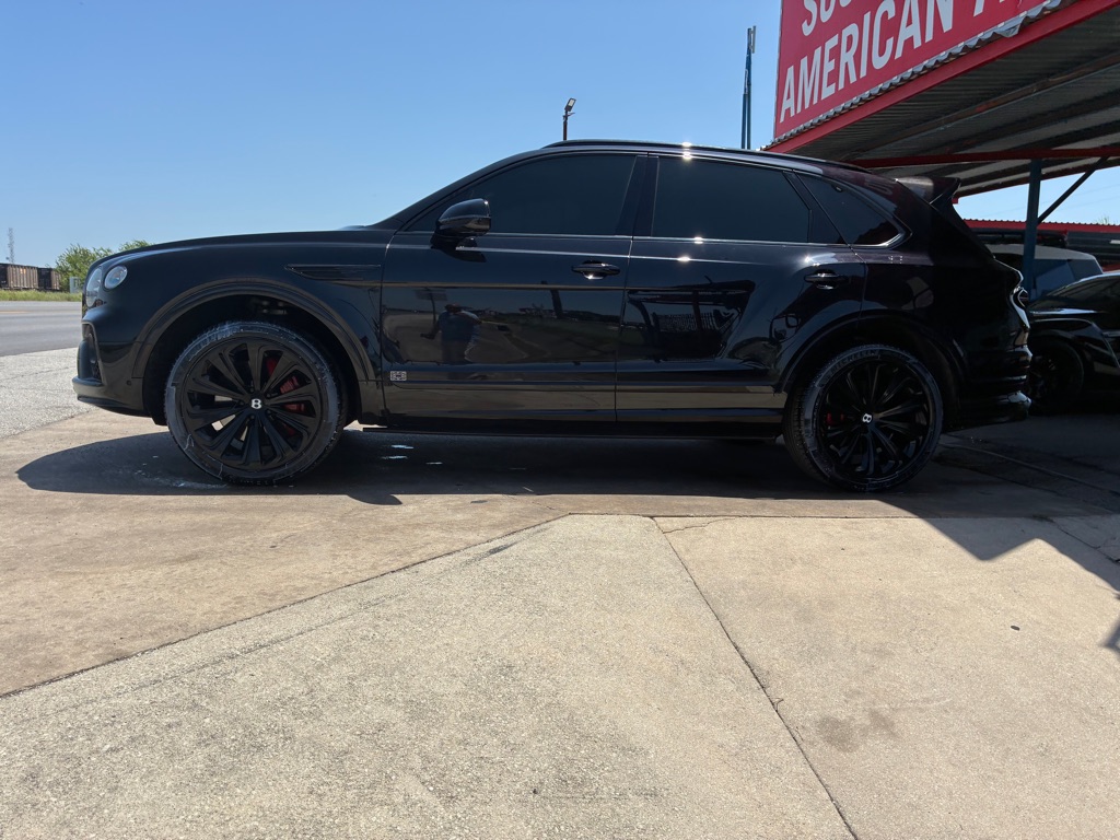 Photo 5 of this BENTLEY BENTAYGA