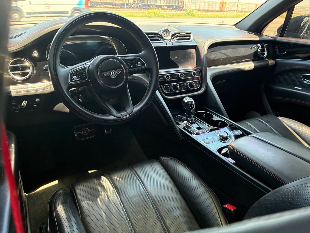 Photo 55 of this BENTLEY BENTAYGA