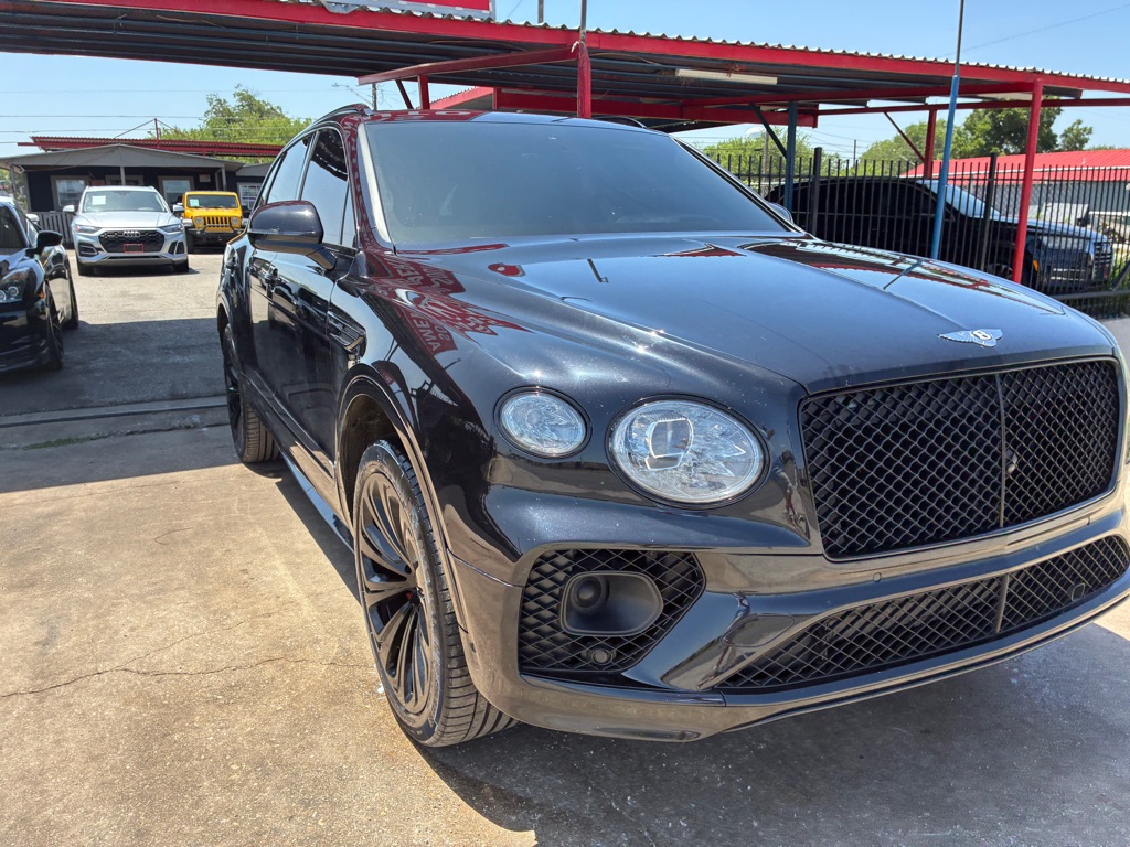 Photo 10 of this BENTLEY BENTAYGA