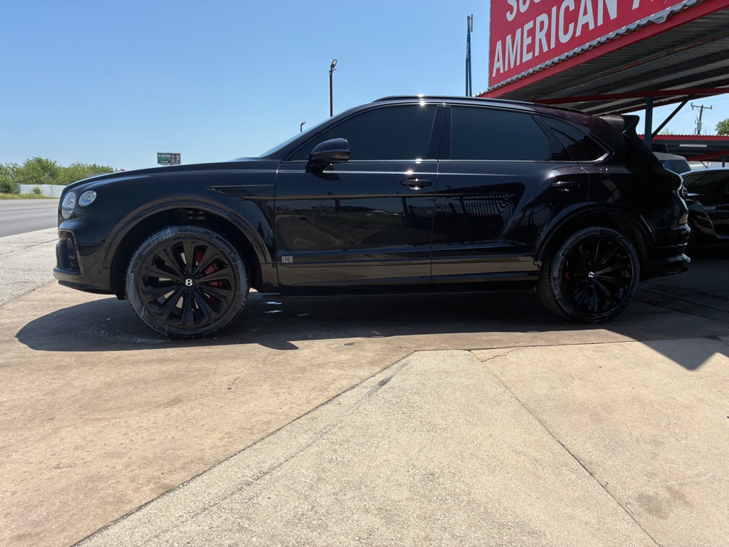 Photo 13 of this BENTLEY BENTAYGA