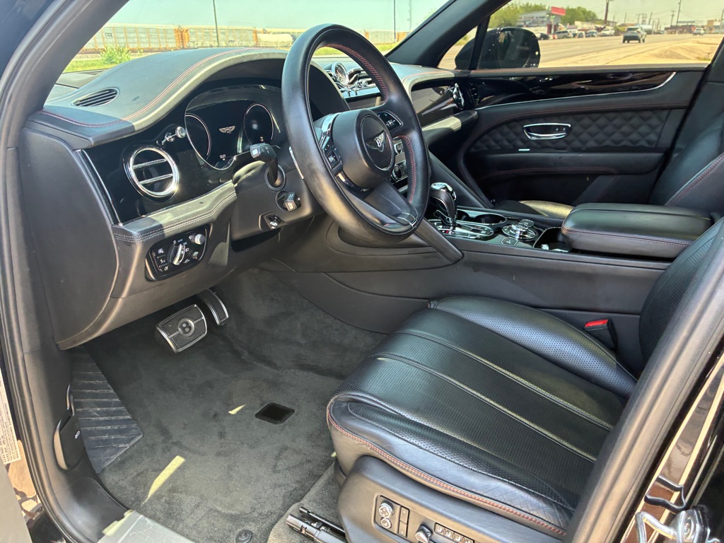 Photo 56 of this BENTLEY BENTAYGA