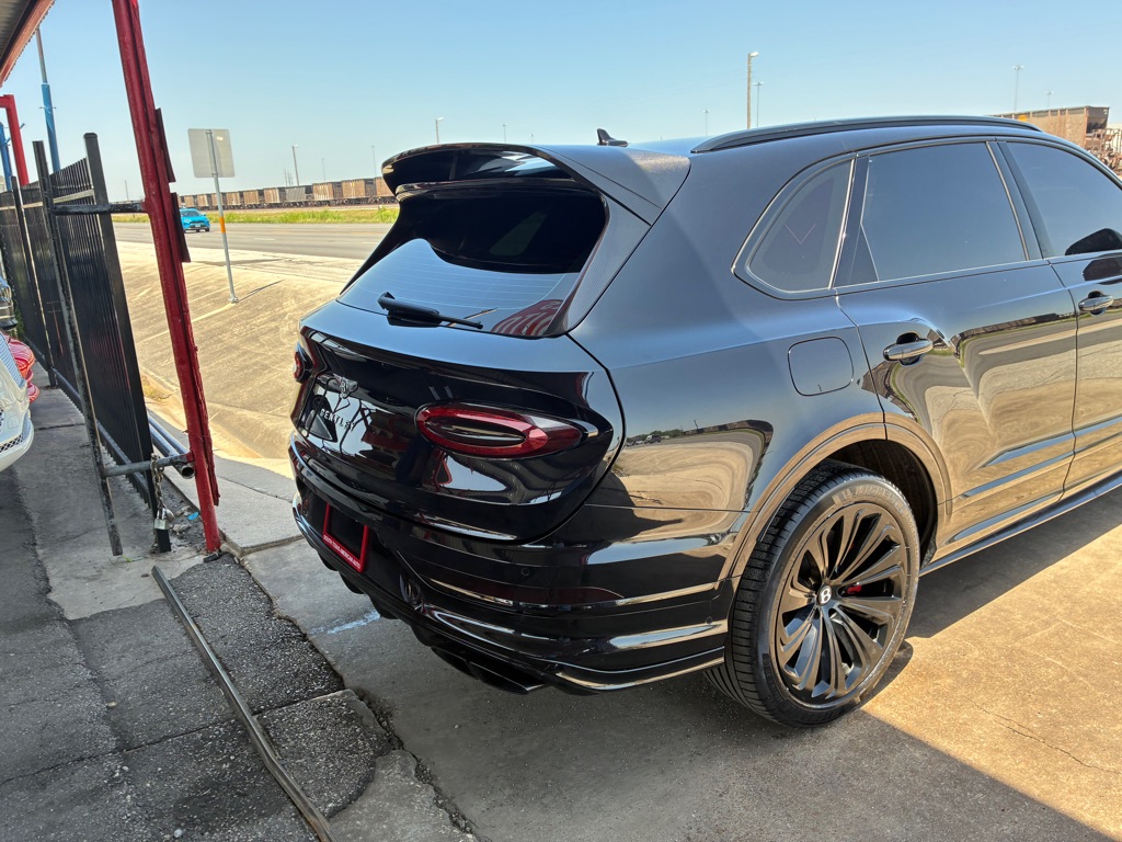 Photo 24 of this BENTLEY BENTAYGA