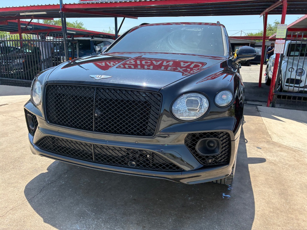 Photo 9 of this BENTLEY BENTAYGA