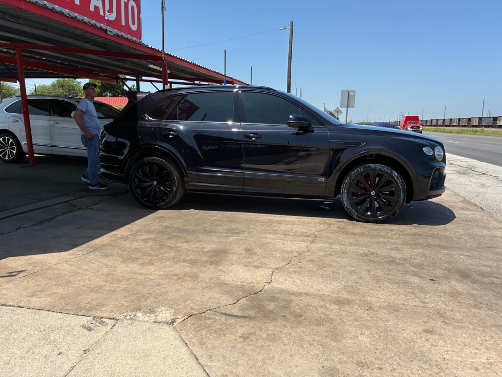 Photo 30 of this BENTLEY BENTAYGA