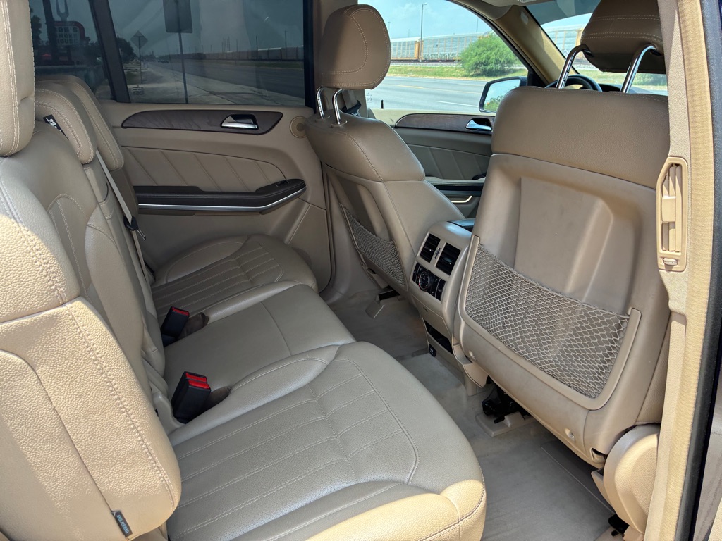 Photo 23 of this MERCEDES-BENZ GL