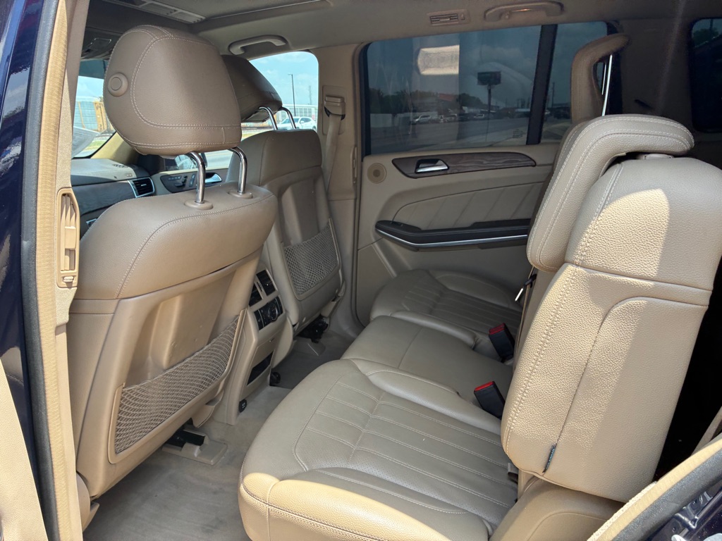 Photo 29 of this MERCEDES-BENZ GL