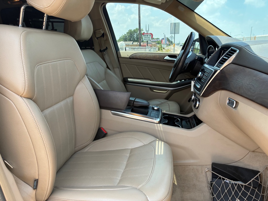 Photo 25 of this MERCEDES-BENZ GL