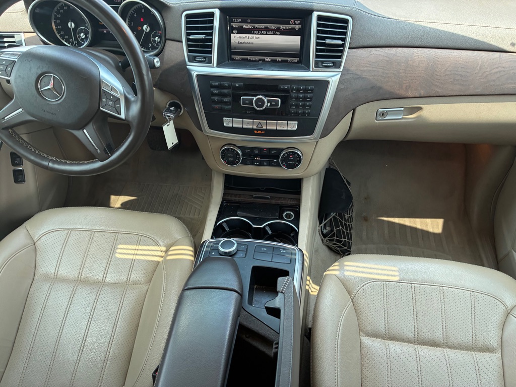 Photo 28 of this MERCEDES-BENZ GL