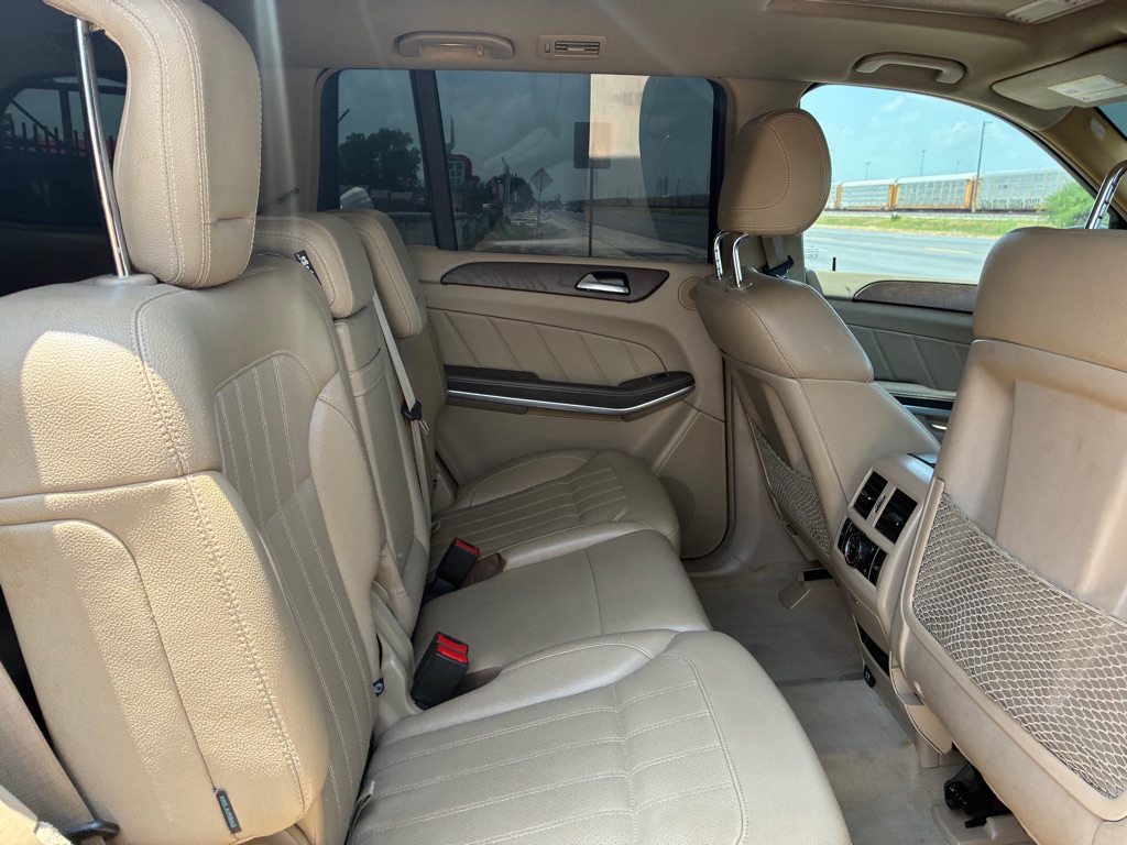 Photo 24 of this MERCEDES-BENZ GL