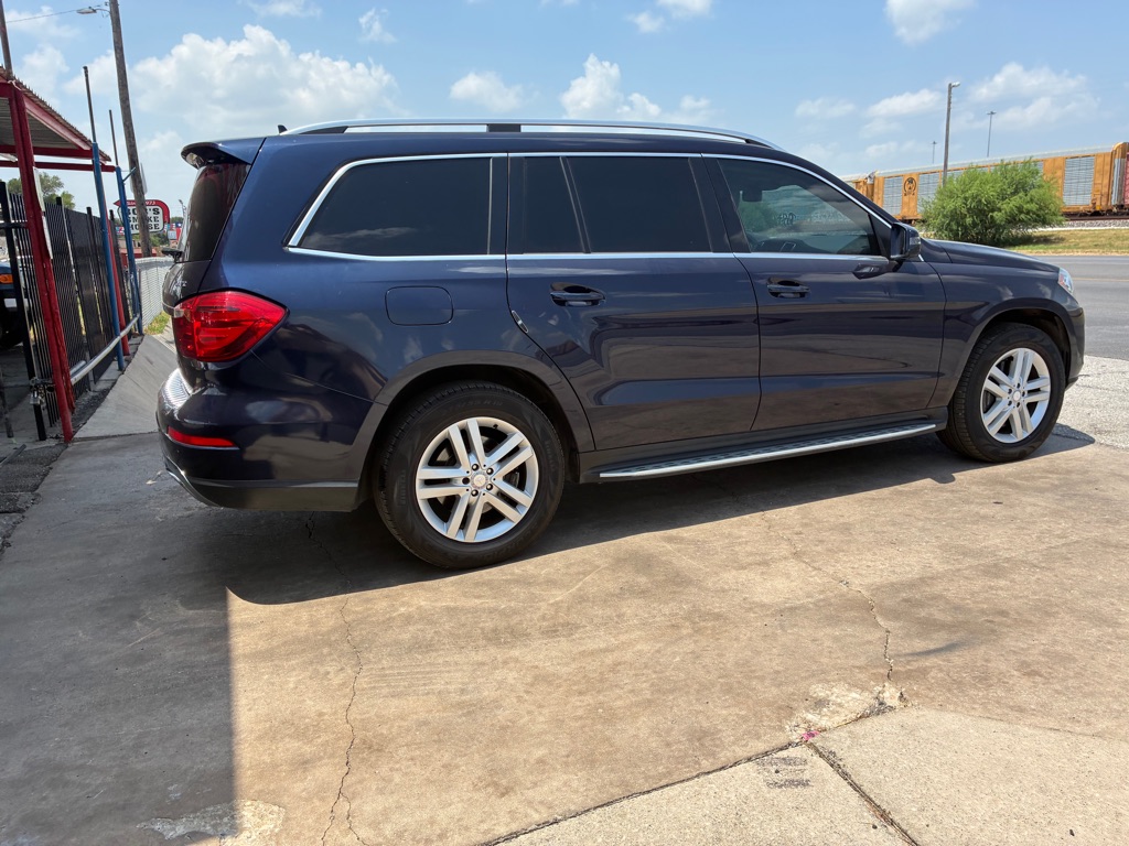 Photo 17 of this MERCEDES-BENZ GL
