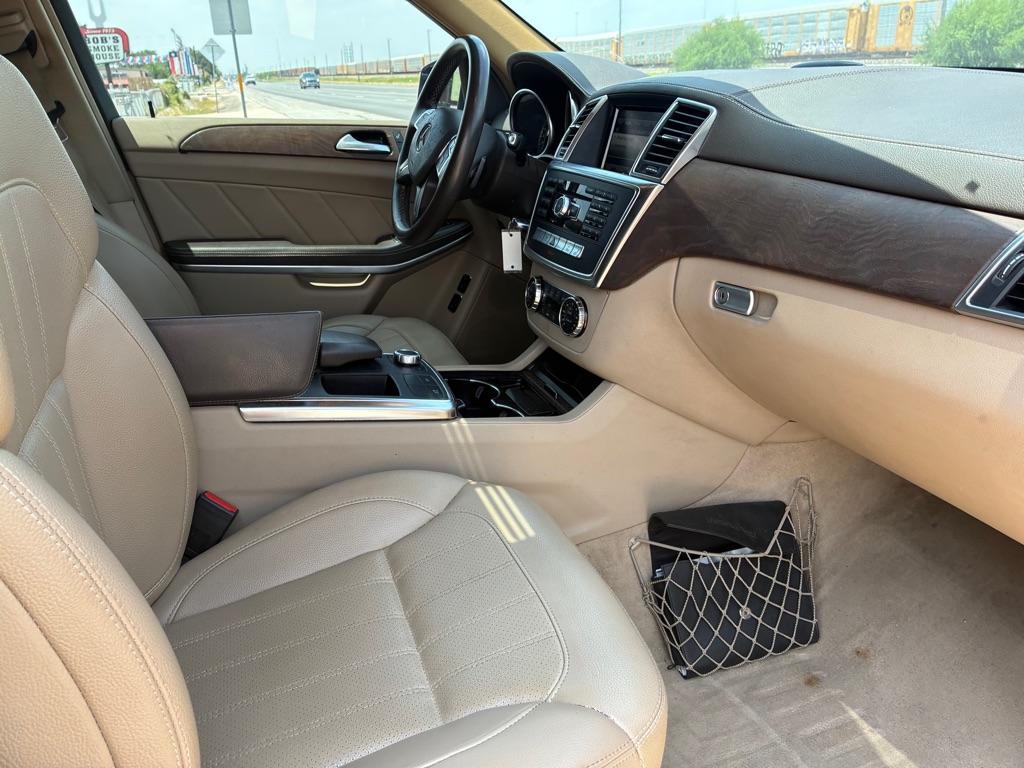 Photo 22 of this MERCEDES-BENZ GL