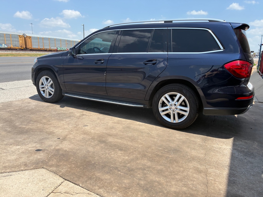 Photo 8 of this MERCEDES-BENZ GL