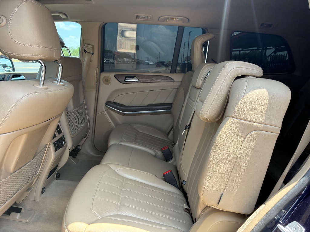 Photo 30 of this MERCEDES-BENZ GL