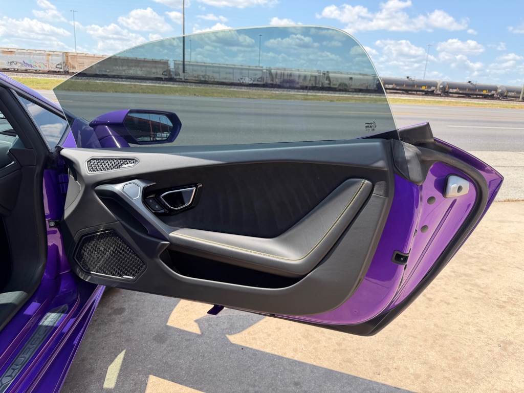 Photo 54 of this LAMBORGHINI HURACAN