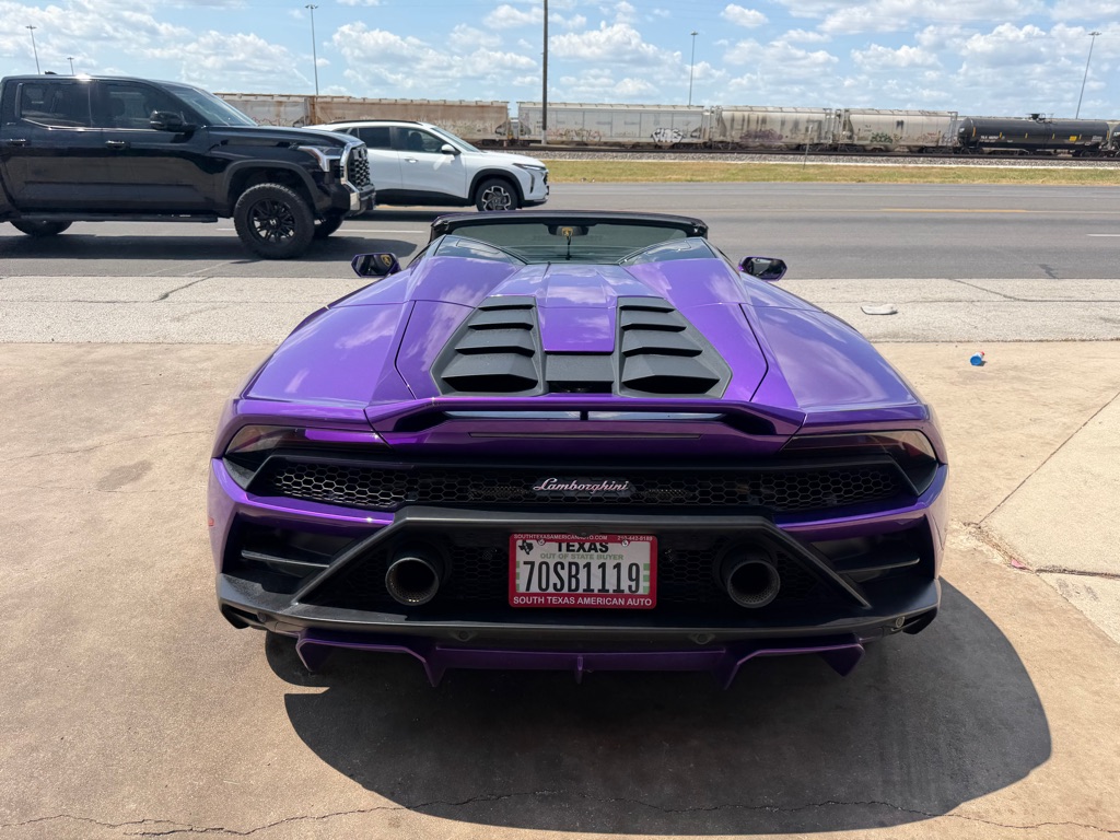 Photo 94 of this LAMBORGHINI HURACAN