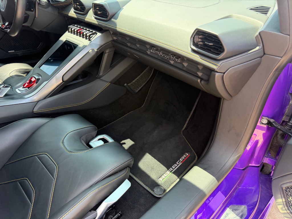 Photo 40 of this LAMBORGHINI HURACAN