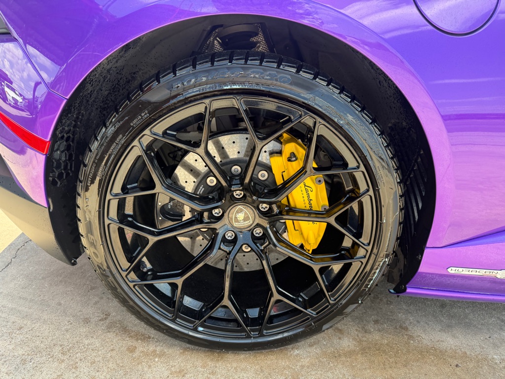 Photo 37 of this LAMBORGHINI HURACAN