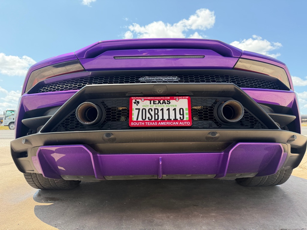 Photo 32 of this LAMBORGHINI HURACAN