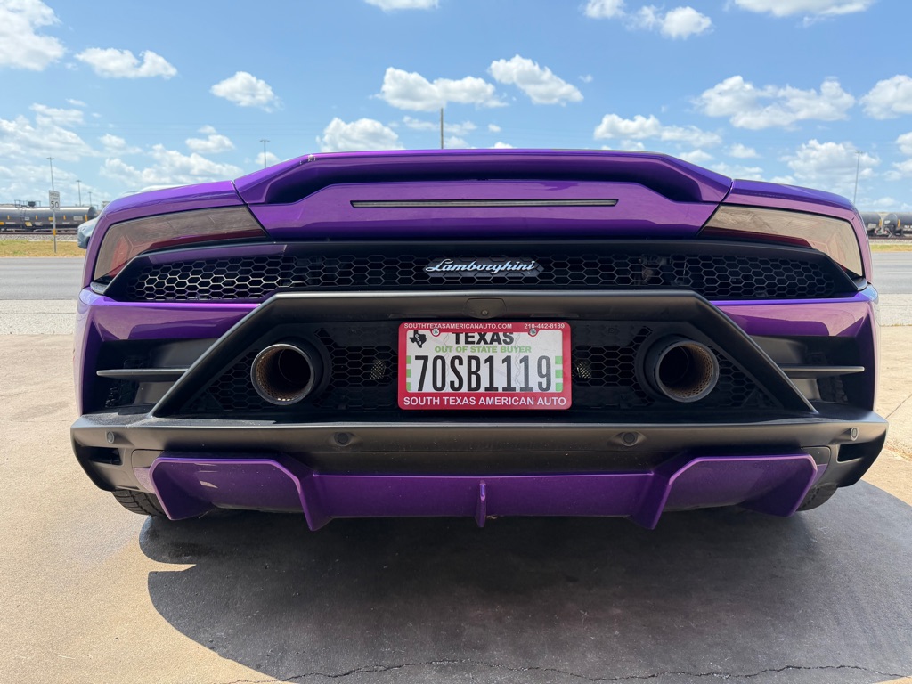 Photo 7 of this LAMBORGHINI HURACAN