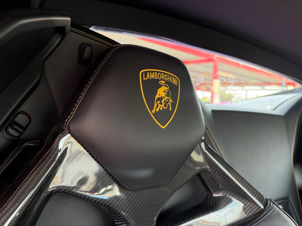 Photo 43 of this LAMBORGHINI HURACAN