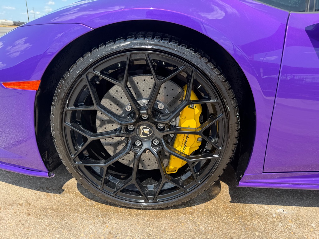 Photo 34 of this LAMBORGHINI HURACAN