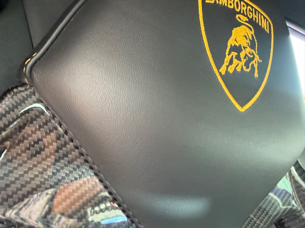 Photo 46 of this LAMBORGHINI HURACAN