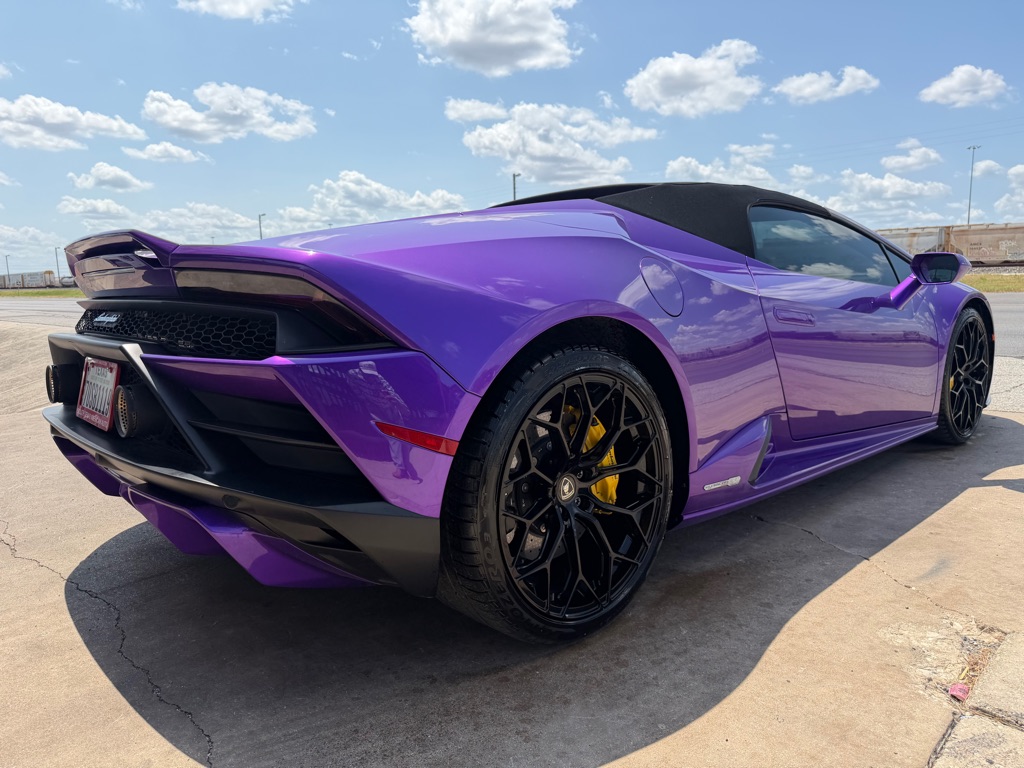 Photo 6 of this LAMBORGHINI HURACAN