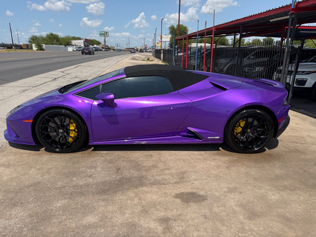 Photo 2 of this LAMBORGHINI HURACAN