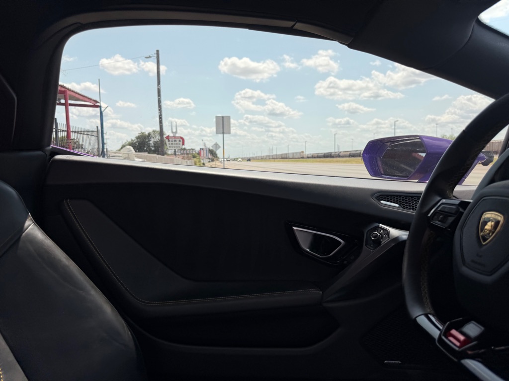 Photo 56 of this LAMBORGHINI HURACAN