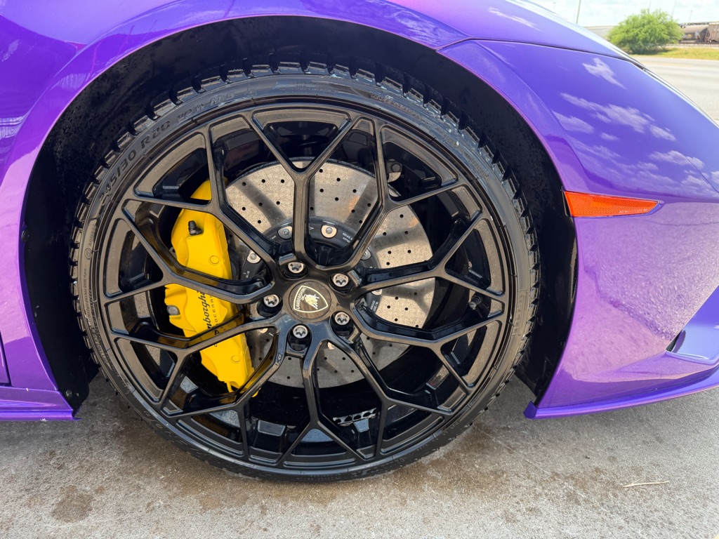 Photo 33 of this LAMBORGHINI HURACAN