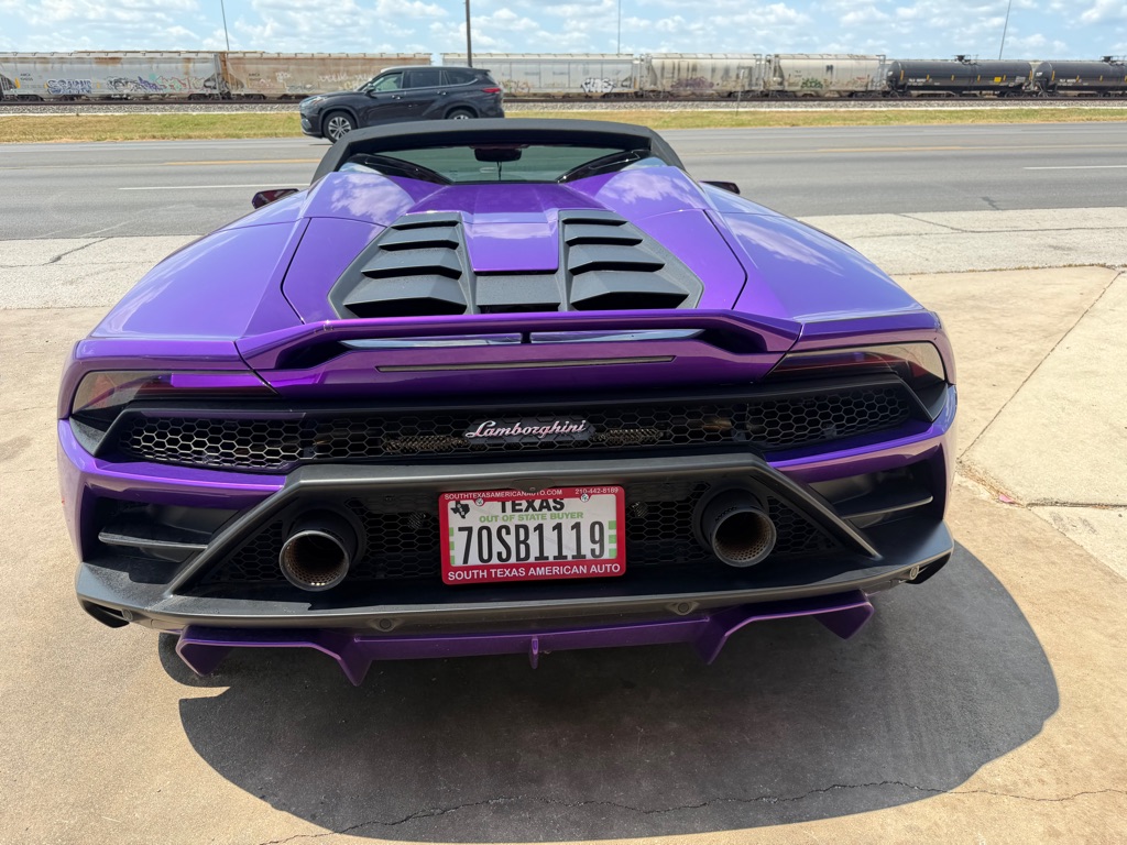 Photo 27 of this LAMBORGHINI HURACAN