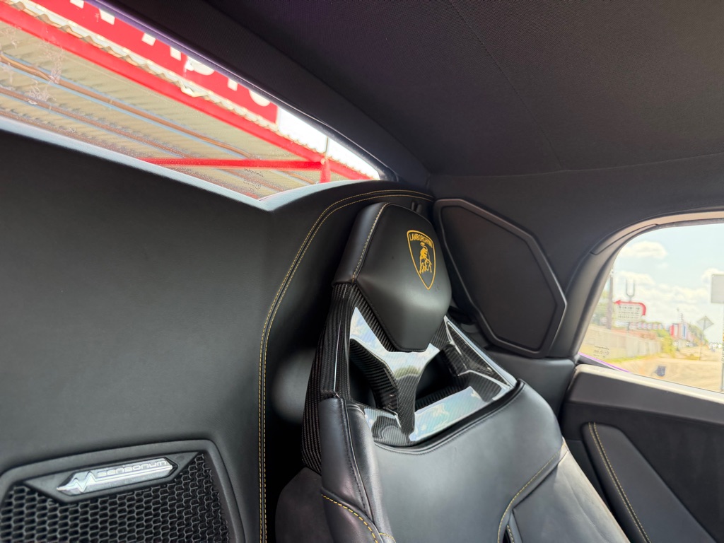 Photo 51 of this LAMBORGHINI HURACAN