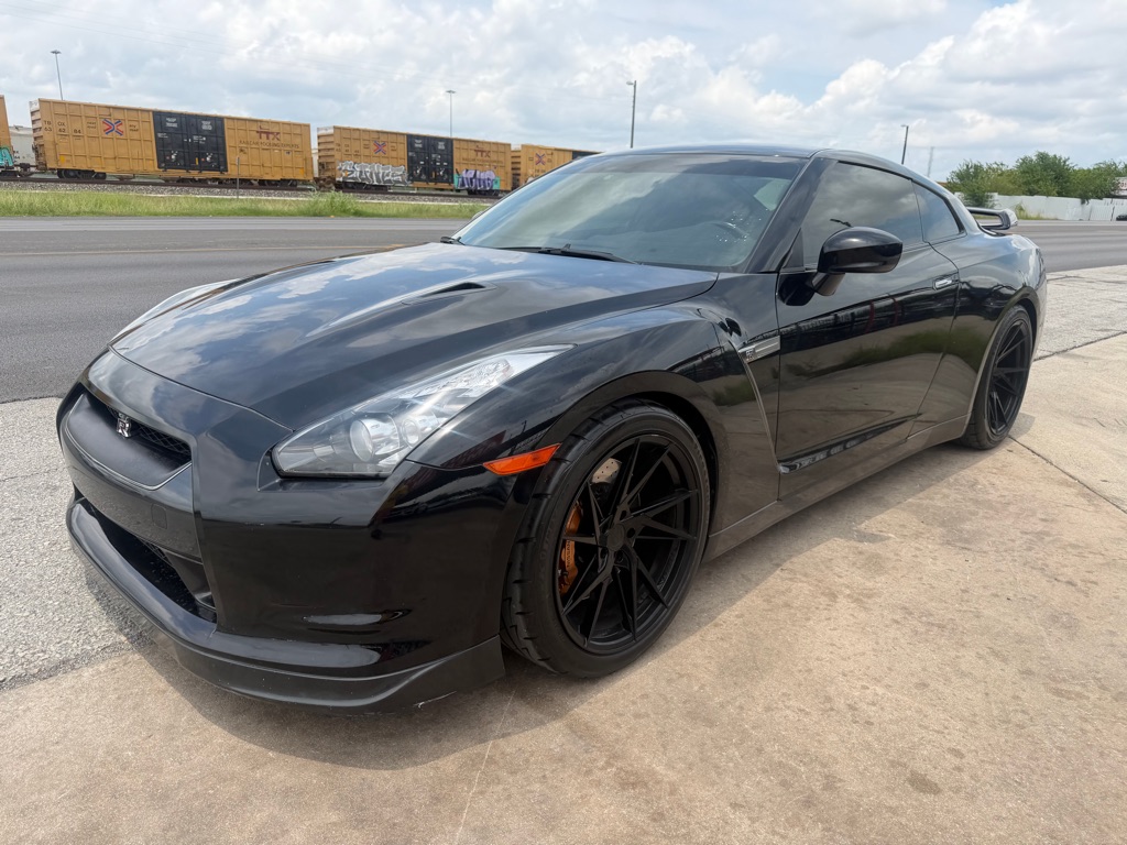 Photo 2 of this NISSAN GT-R