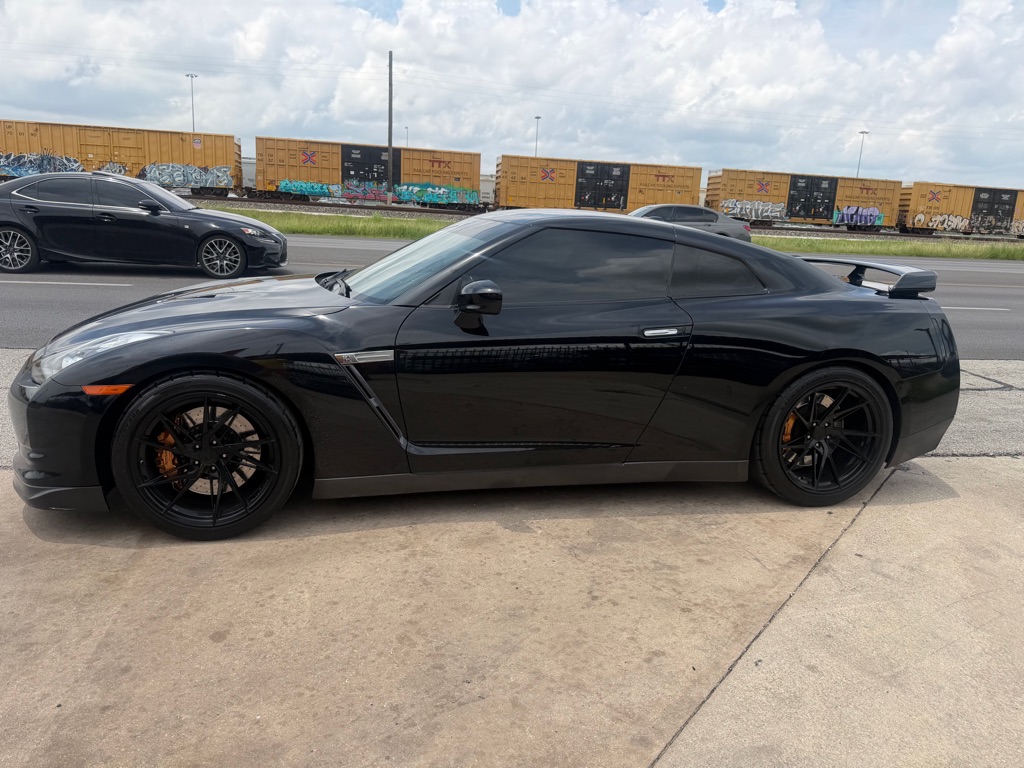 2010 NISSAN GT-R