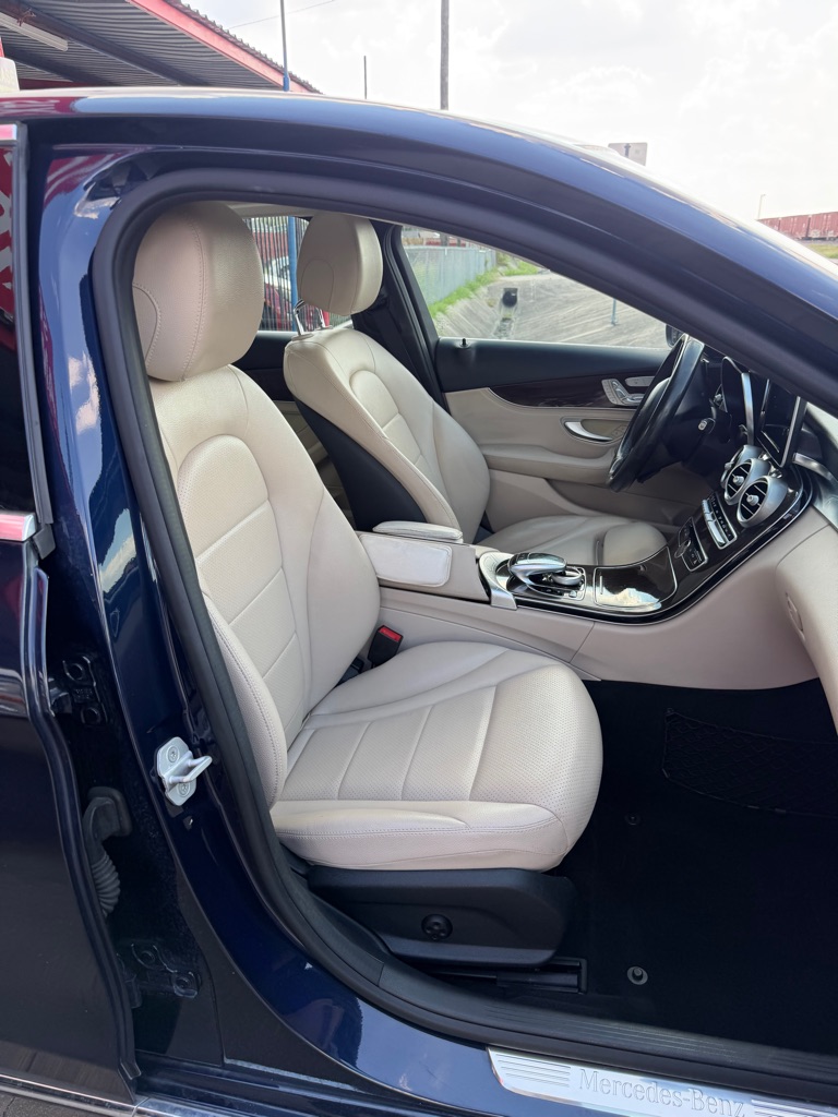Photo 42 of this MERCEDES-BENZ E-CLASS