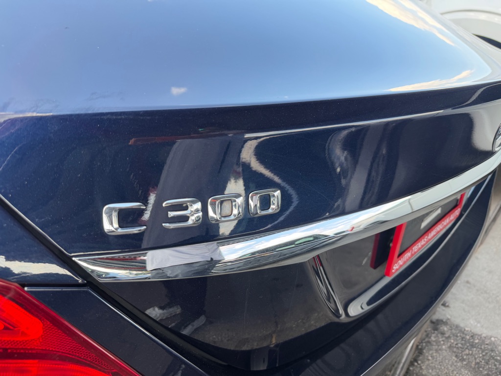 Photo 21 of this MERCEDES-BENZ E-CLASS
