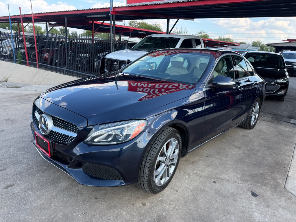 Photo 37 of this MERCEDES-BENZ E-CLASS
