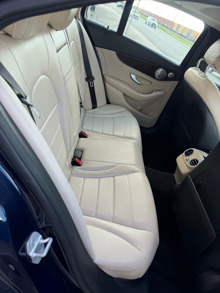 Photo 17 of this MERCEDES-BENZ E-CLASS