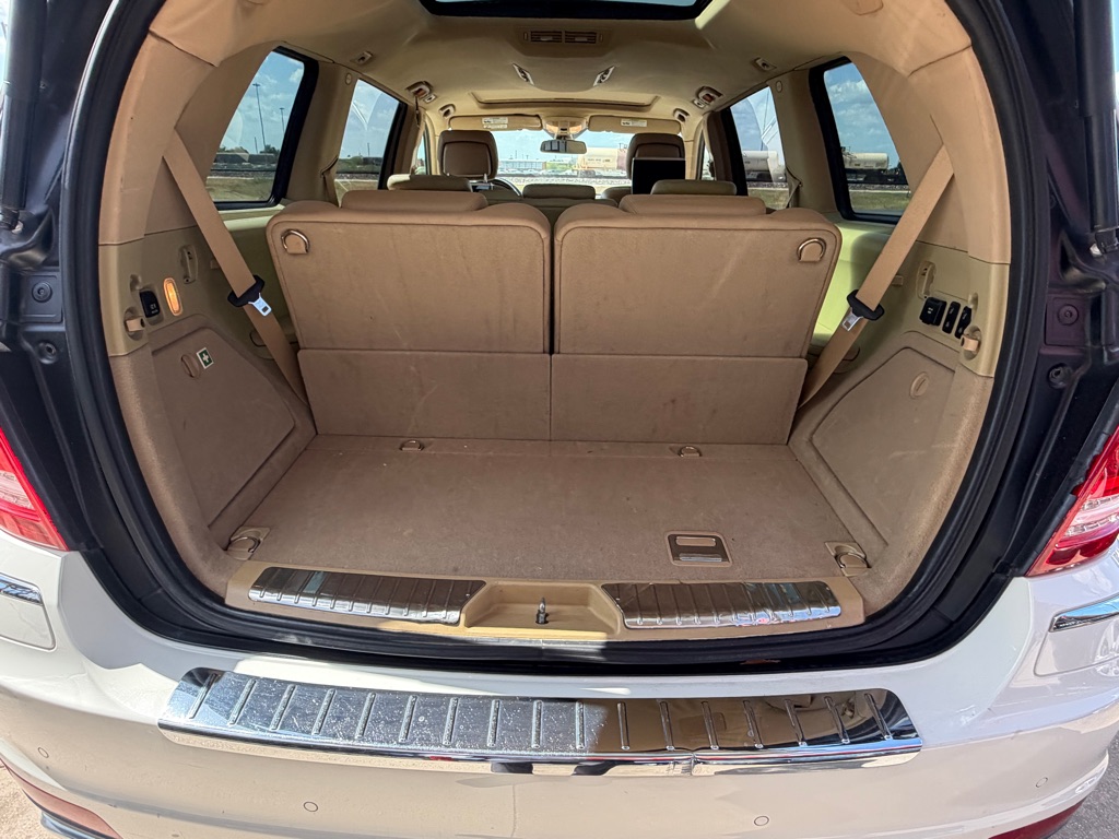 Photo 21 of this MERCEDES-BENZ GL