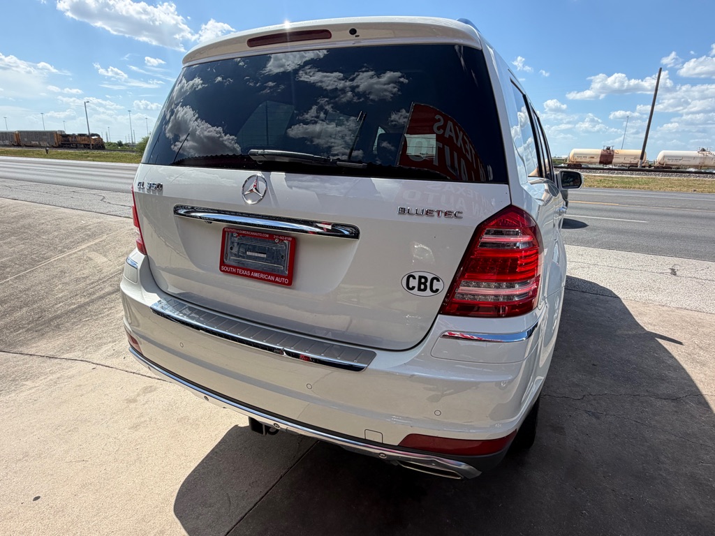 Photo 24 of this MERCEDES-BENZ GL