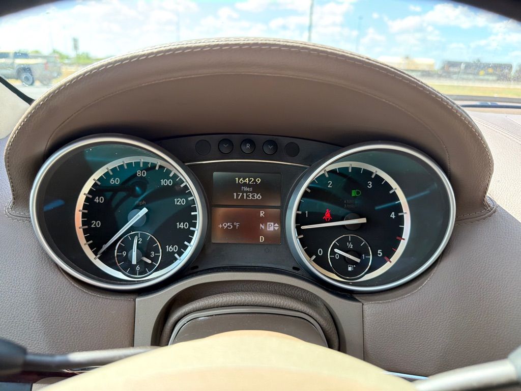 Photo 11 of this MERCEDES-BENZ GL