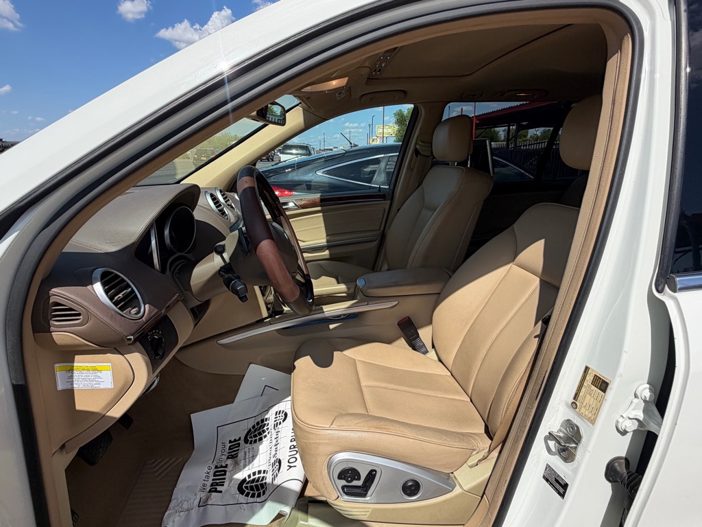 Photo 14 of this MERCEDES-BENZ GL