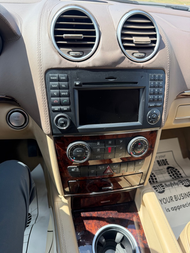 Photo 10 of this MERCEDES-BENZ GL