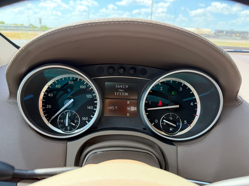 Photo 7 of this MERCEDES-BENZ GL