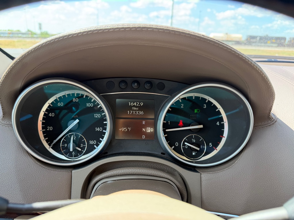 Photo 13 of this MERCEDES-BENZ GL