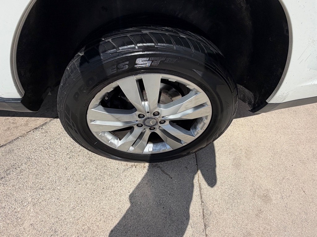 Photo 15 of this MERCEDES-BENZ GL