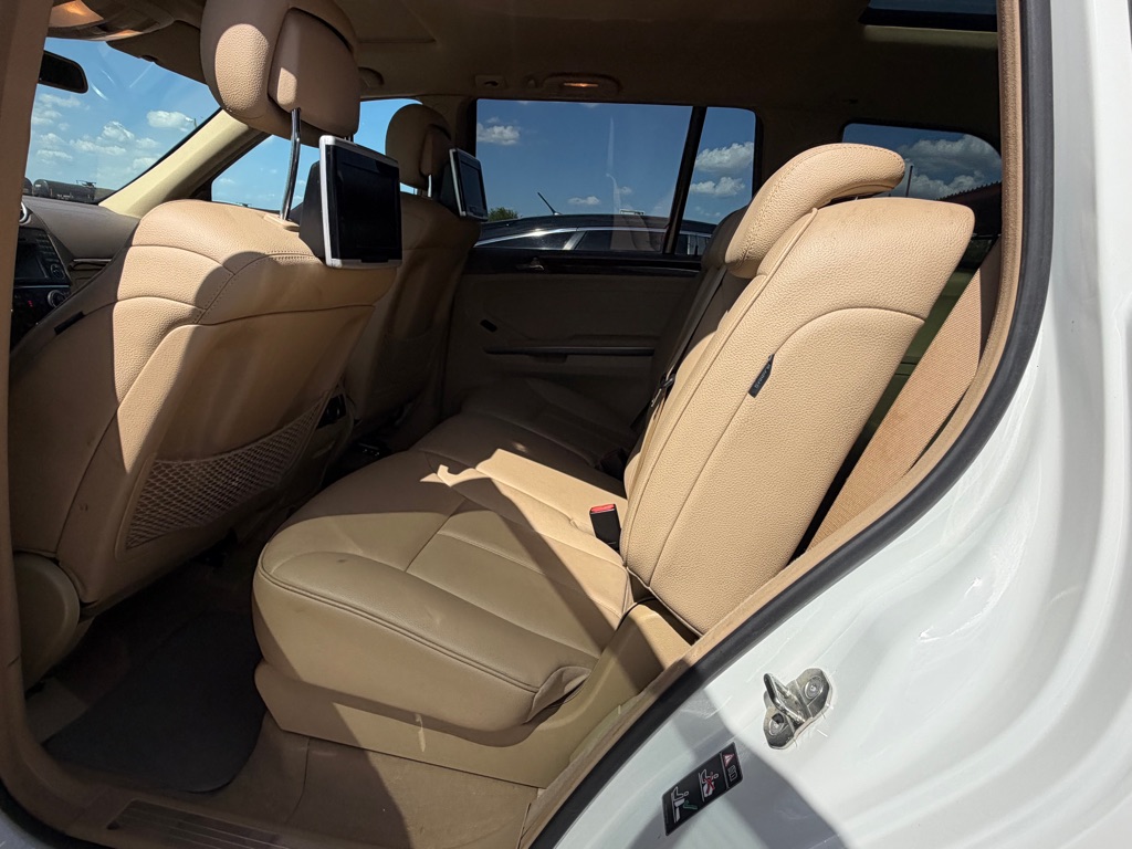 Photo 18 of this MERCEDES-BENZ GL