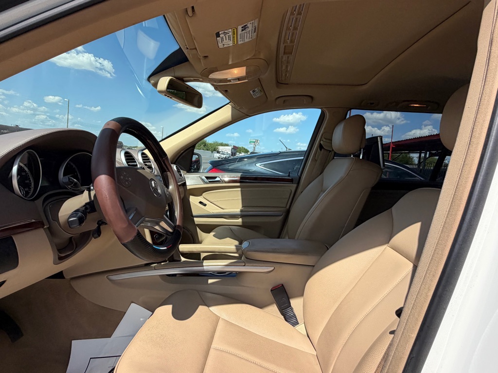 Photo 43 of this MERCEDES-BENZ GL