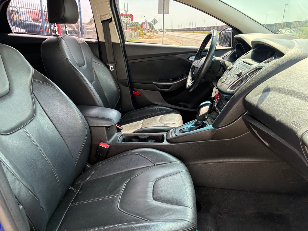 Photo 15 of this FORD FOCUS